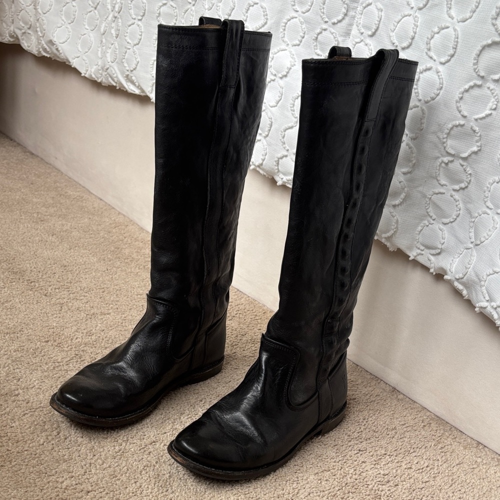 Frye Black and Tan Leather Interior
